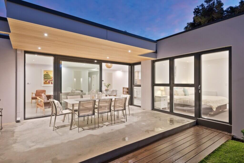 nice set windows on home to add sleekness
